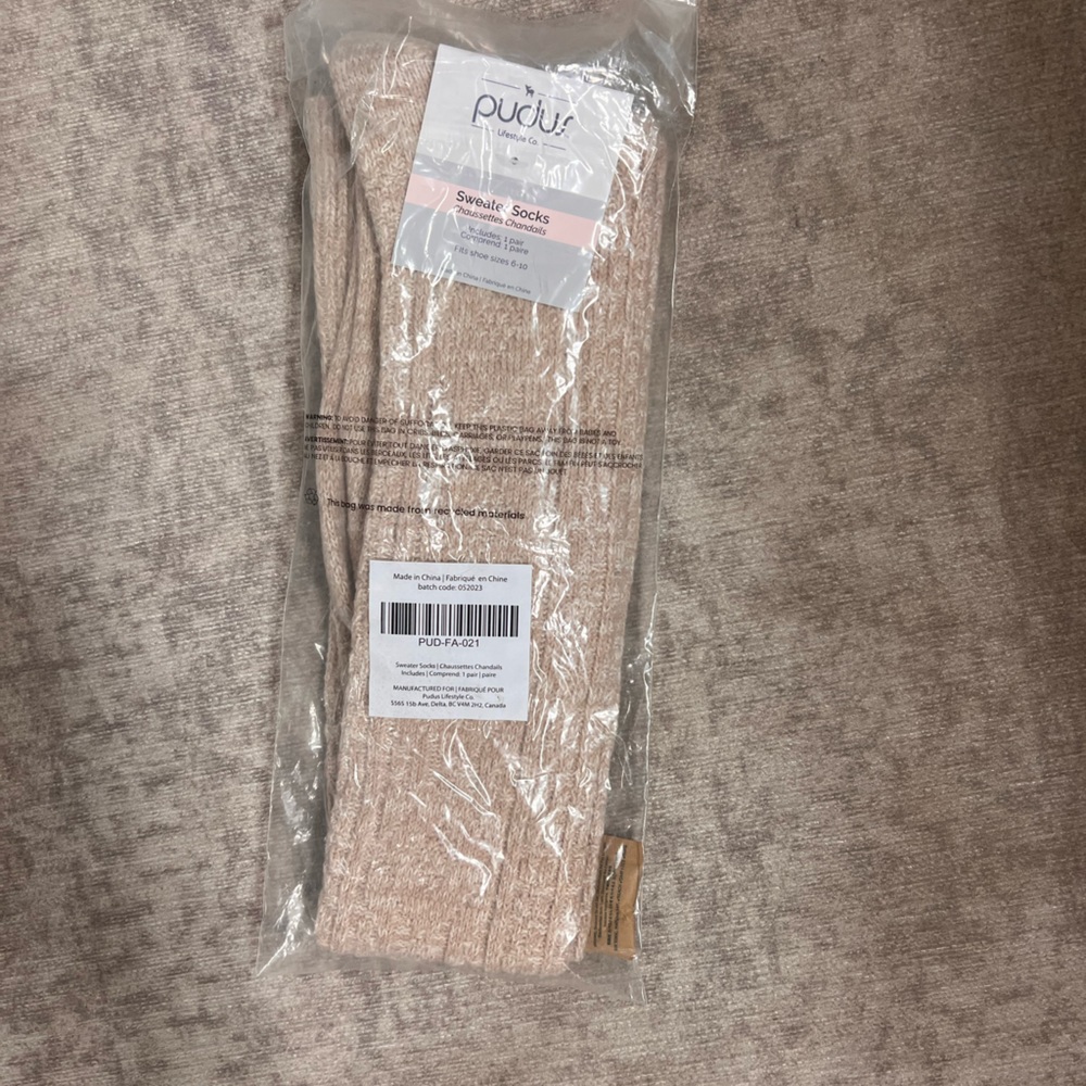 NWT! Pudus cream sweater socks